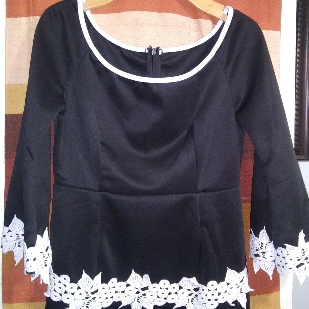 Women's dress - Picture 2 of 8